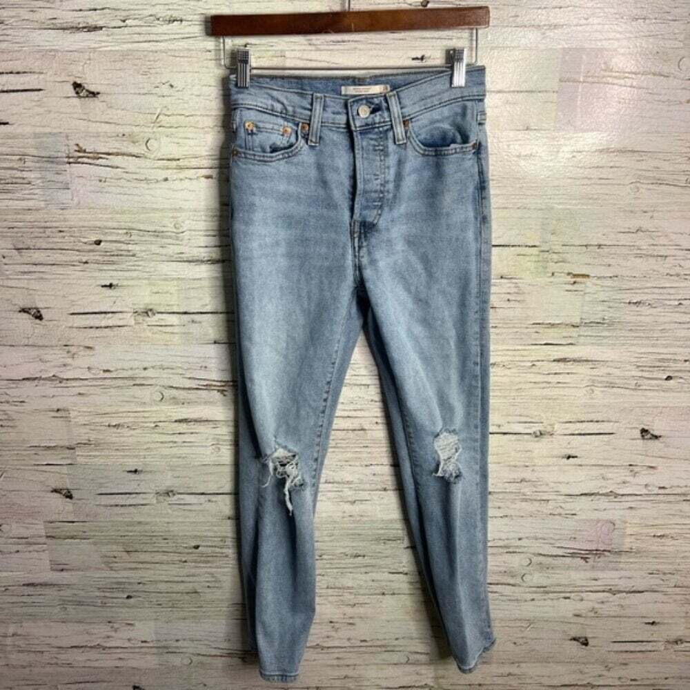 Levi's Wedgie Straight Women's Jeans Size 26  Light Denim distressed